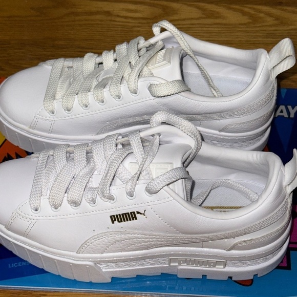 Women Like New White Puma Shoes Size US 7​​​​​ - Picture 3 of 5